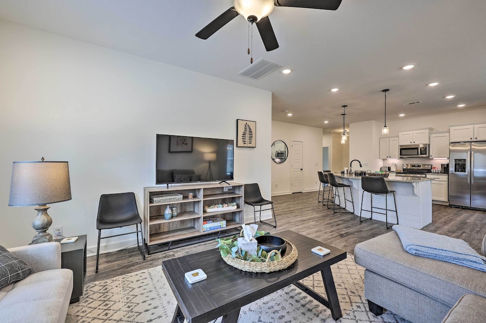 Newly Built Bella Vista Home Near Lakes