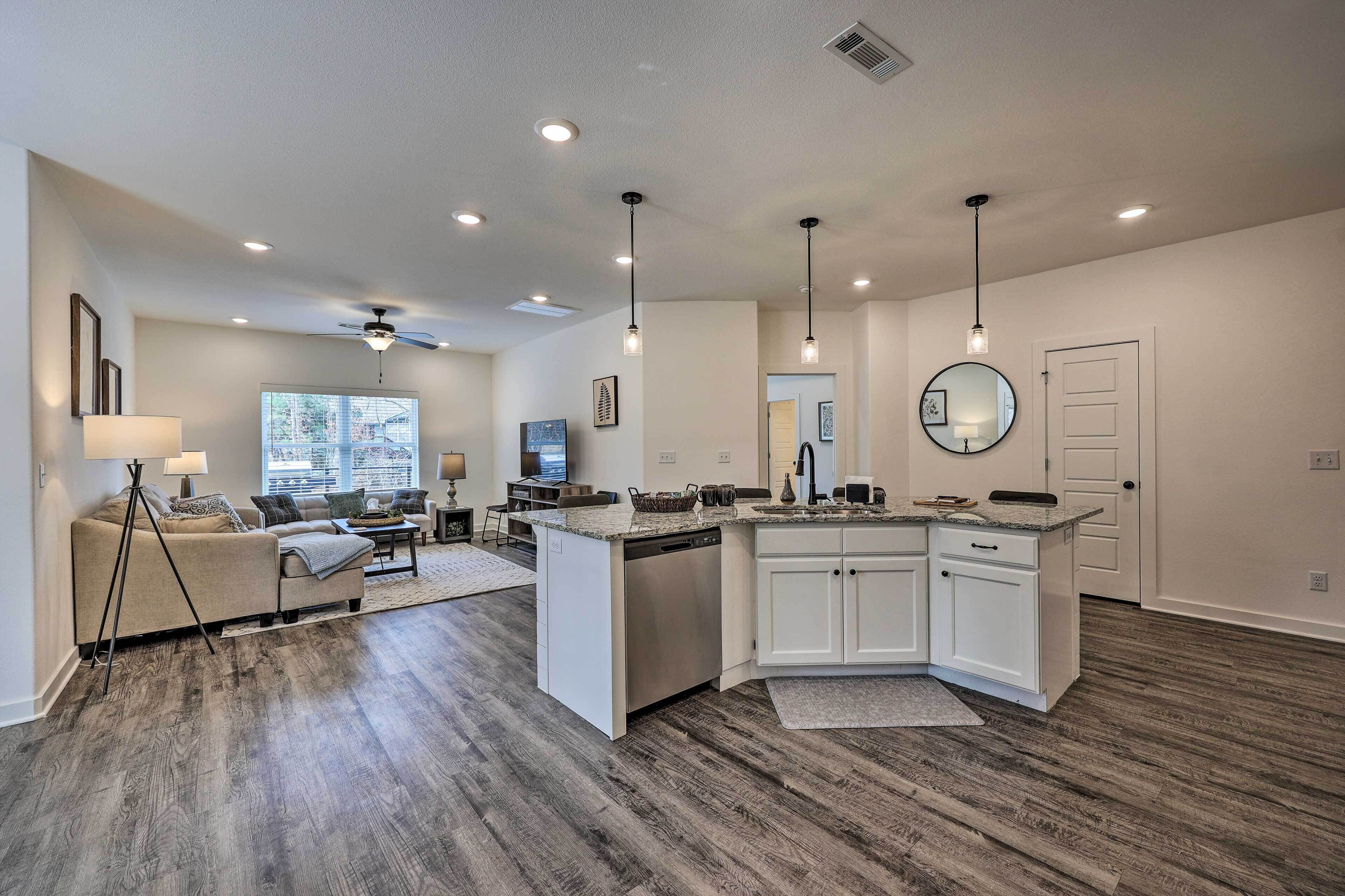 Newly Built Bella Vista Home Near Lakes