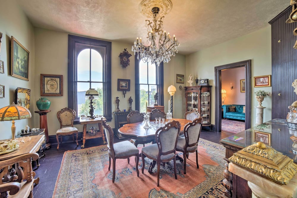 Vintage Apartment in Historic Downtown La Porte! - Walkerton, IN