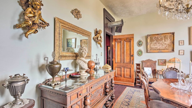 A traditional dining room with a wooden table, chairs, and a chandelier. - Vintage Apartment in Historic Downtown La Porte (La Porte)