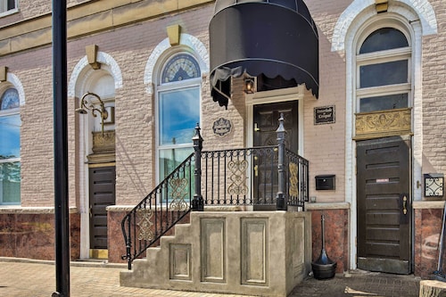 Vintage Apartment in Historic Downtown La Porte!