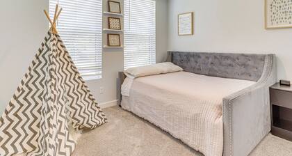 Stylish OKC Farmhouse w/ Garden - Close to OU