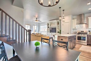 House (3 Bedrooms) | Interior