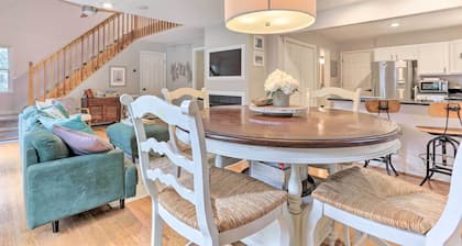 Lewes Cottage w/ Pool Access: 10 Mi to Beach!