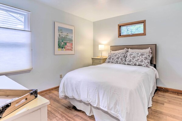 Cottage (3 Bedrooms) | Interior - Lewes Cottage w/ Pool Access: 10 Mi to Beach! (Lewes)