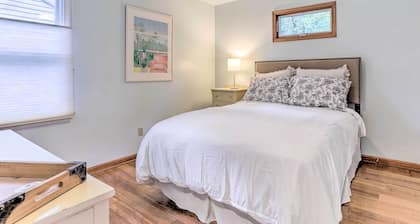 Lewes Cottage w/ Pool Access: 10 Mi to Beach!