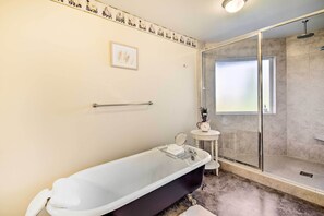 House (3 Bedrooms) | Interior - Stunning Sequim Hideaway w/ Hot Tub & Views (Sequim)
