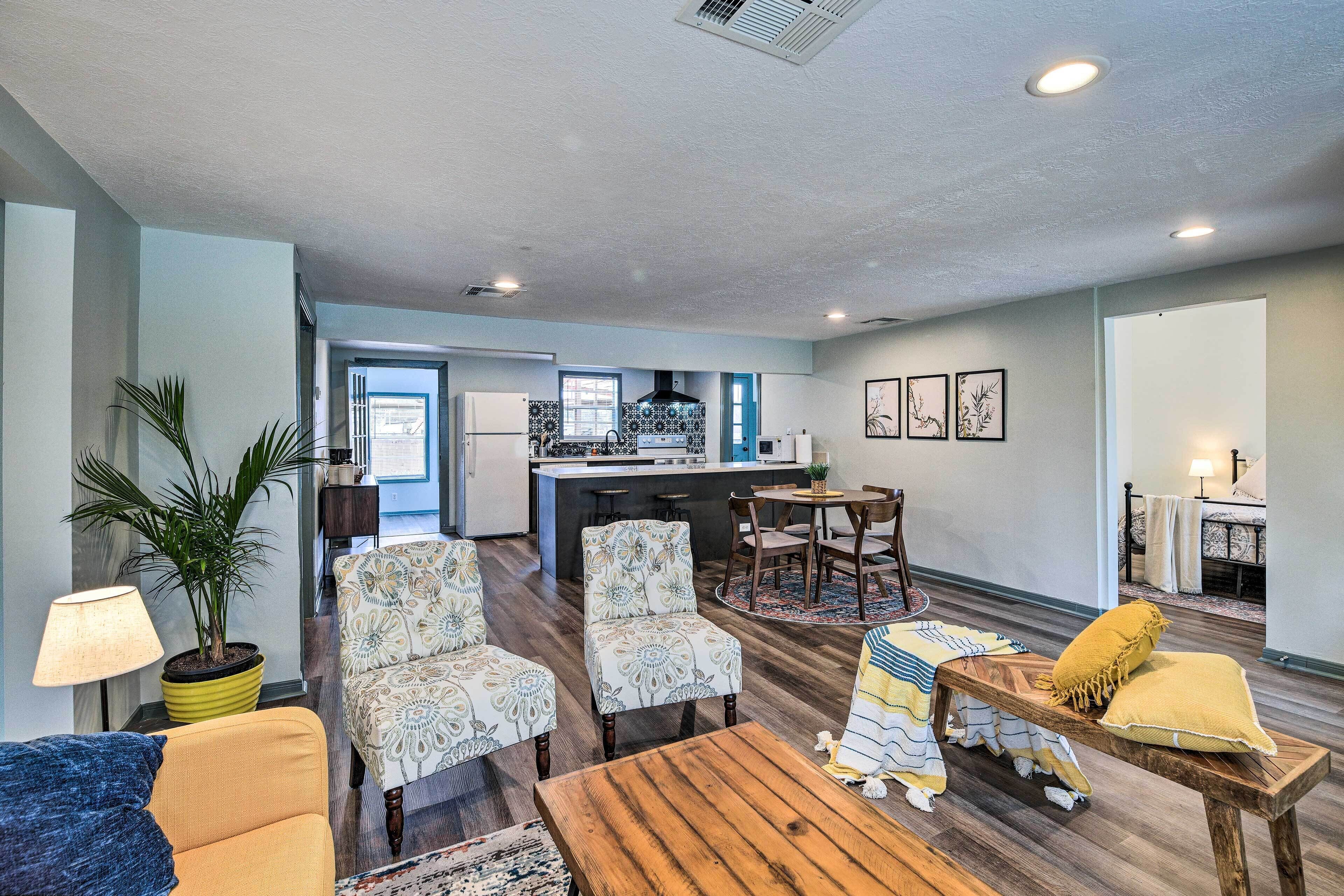 Houston Heights Bungalow - 6 Mi to Downtown!