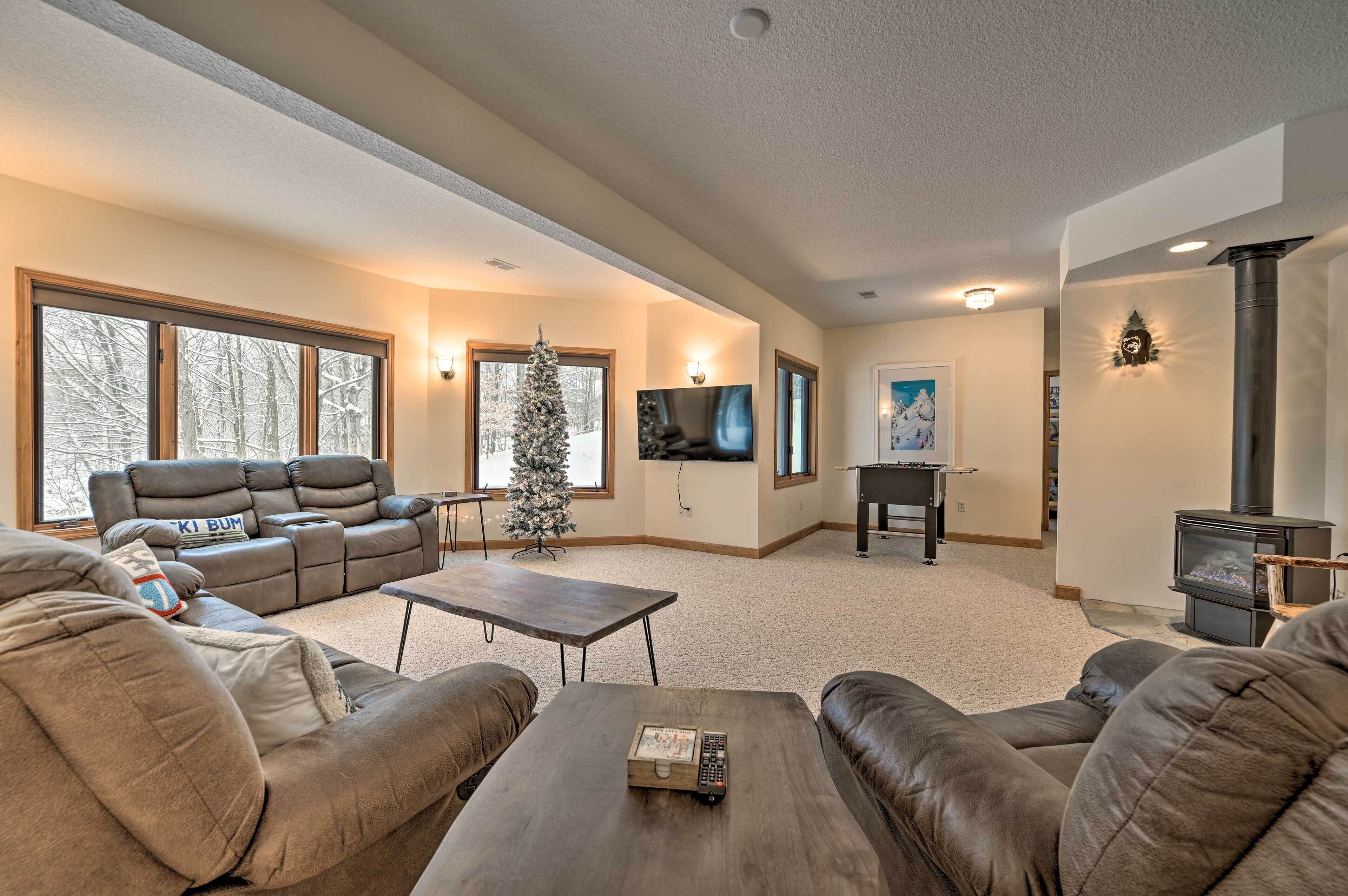 Huge Bellaire Home on Cedar River Golf Course