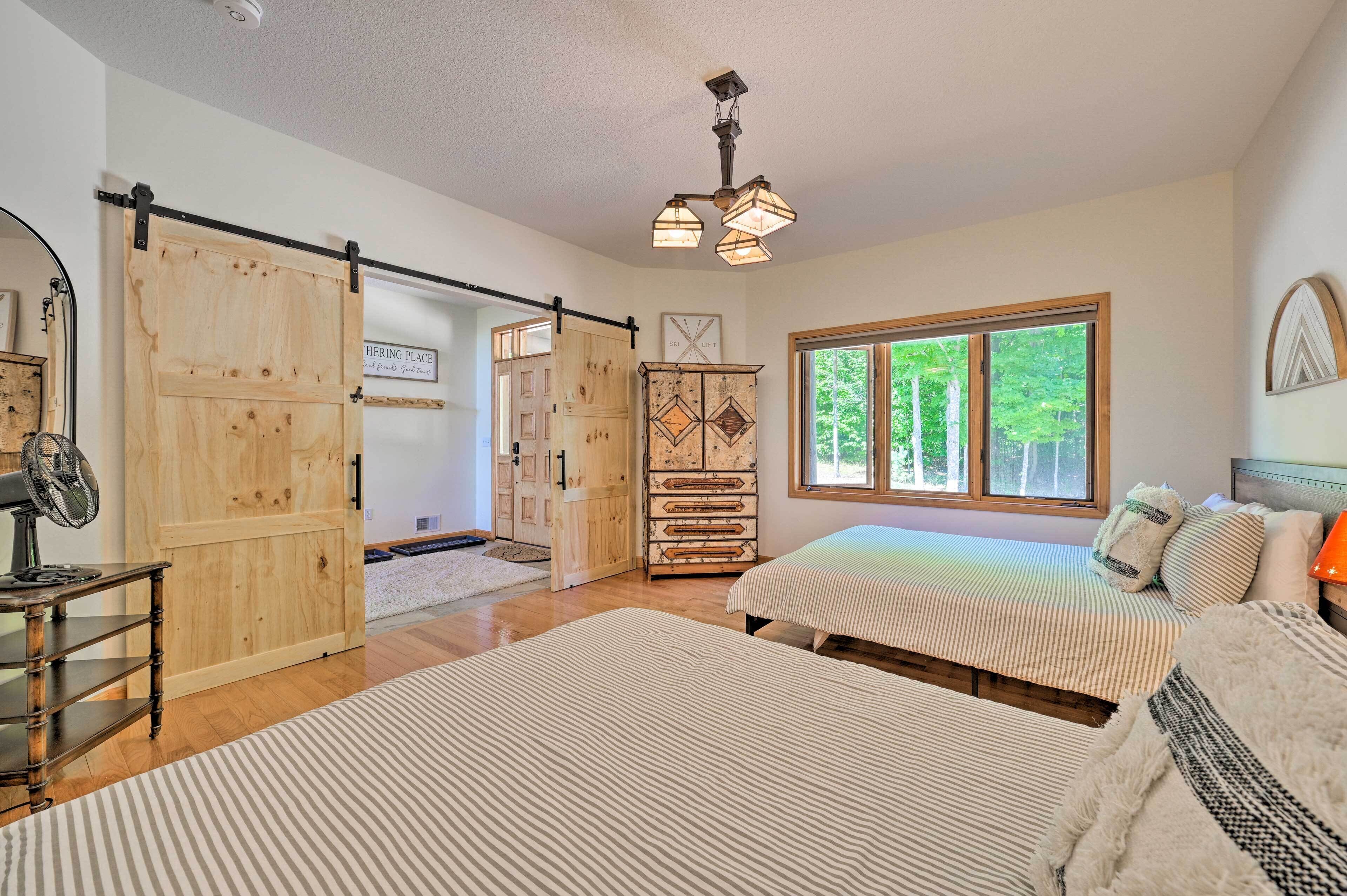 Huge Bellaire Home on Cedar River Golf Course