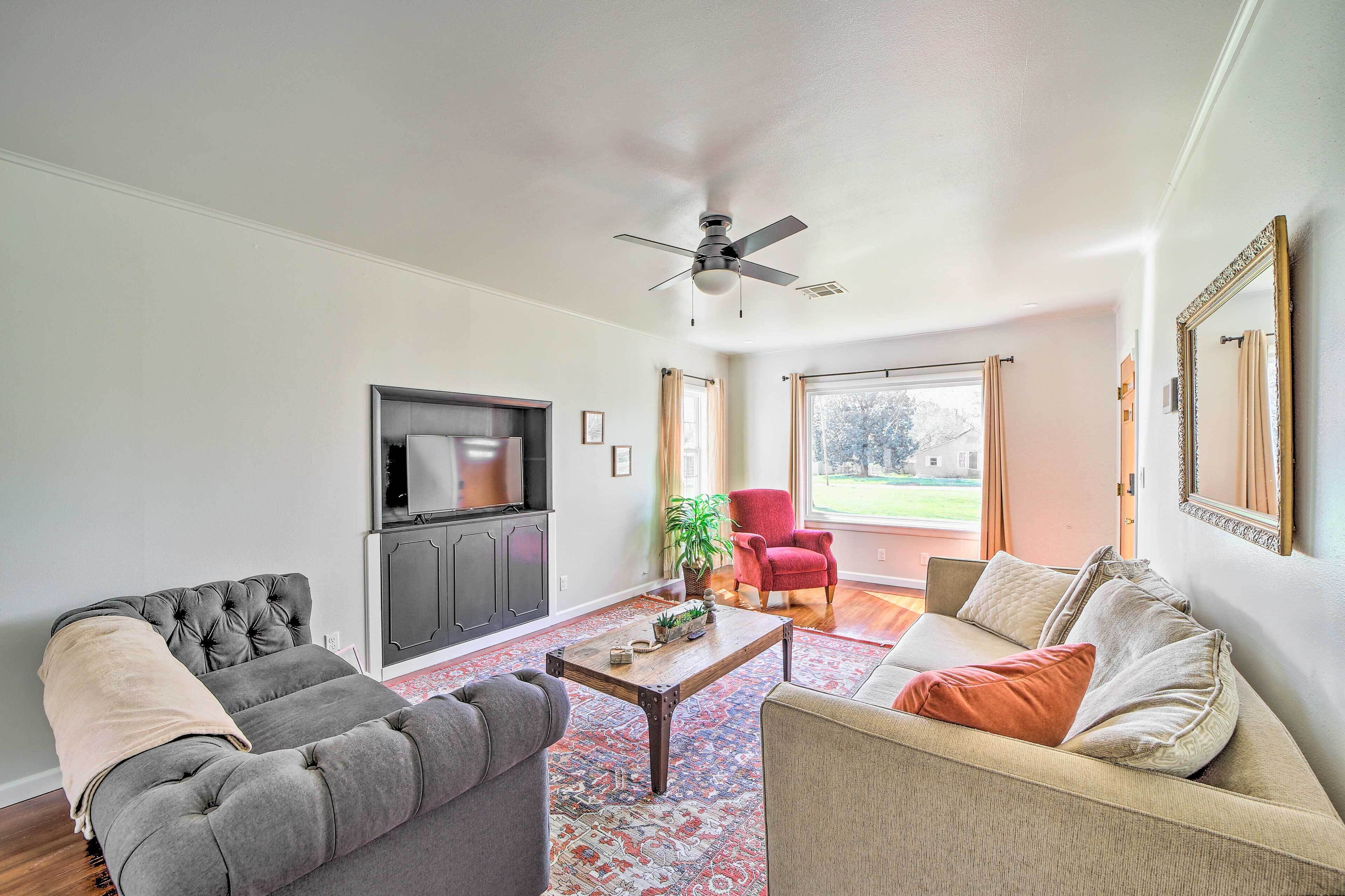 Lake Eufaula Retreat w/ Fire Pit, Near Main St!