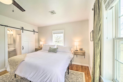 Lake Eufaula Retreat w/ Fire Pit, Near Main St!