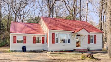 House (3 Bedrooms) | Front of property