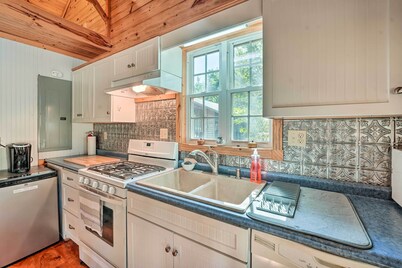 Idyllic Cabin w/ Fire Pit, Kayak On-site!