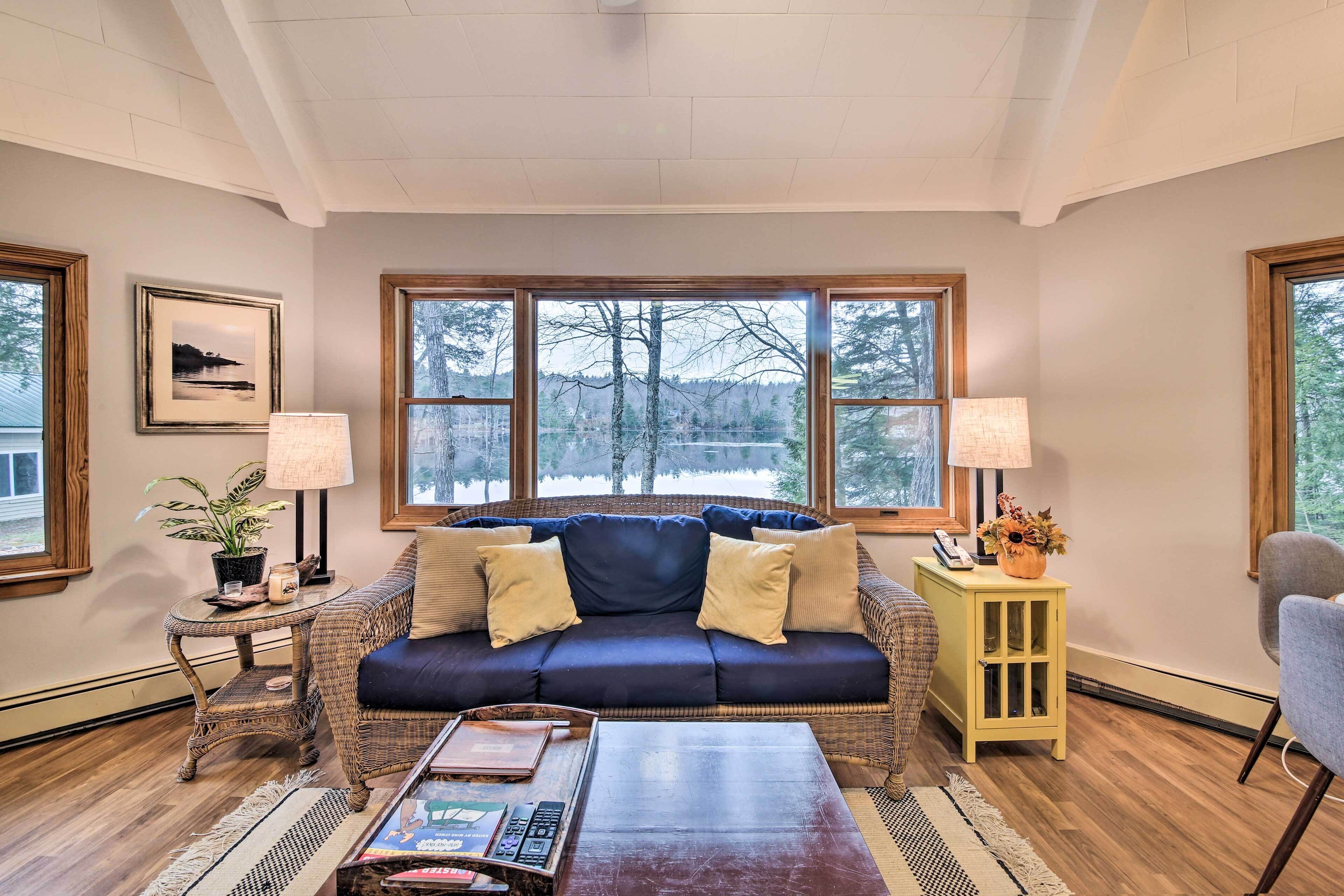 Lakefront Escape: Boat Dock, Grill, Fire Pit!