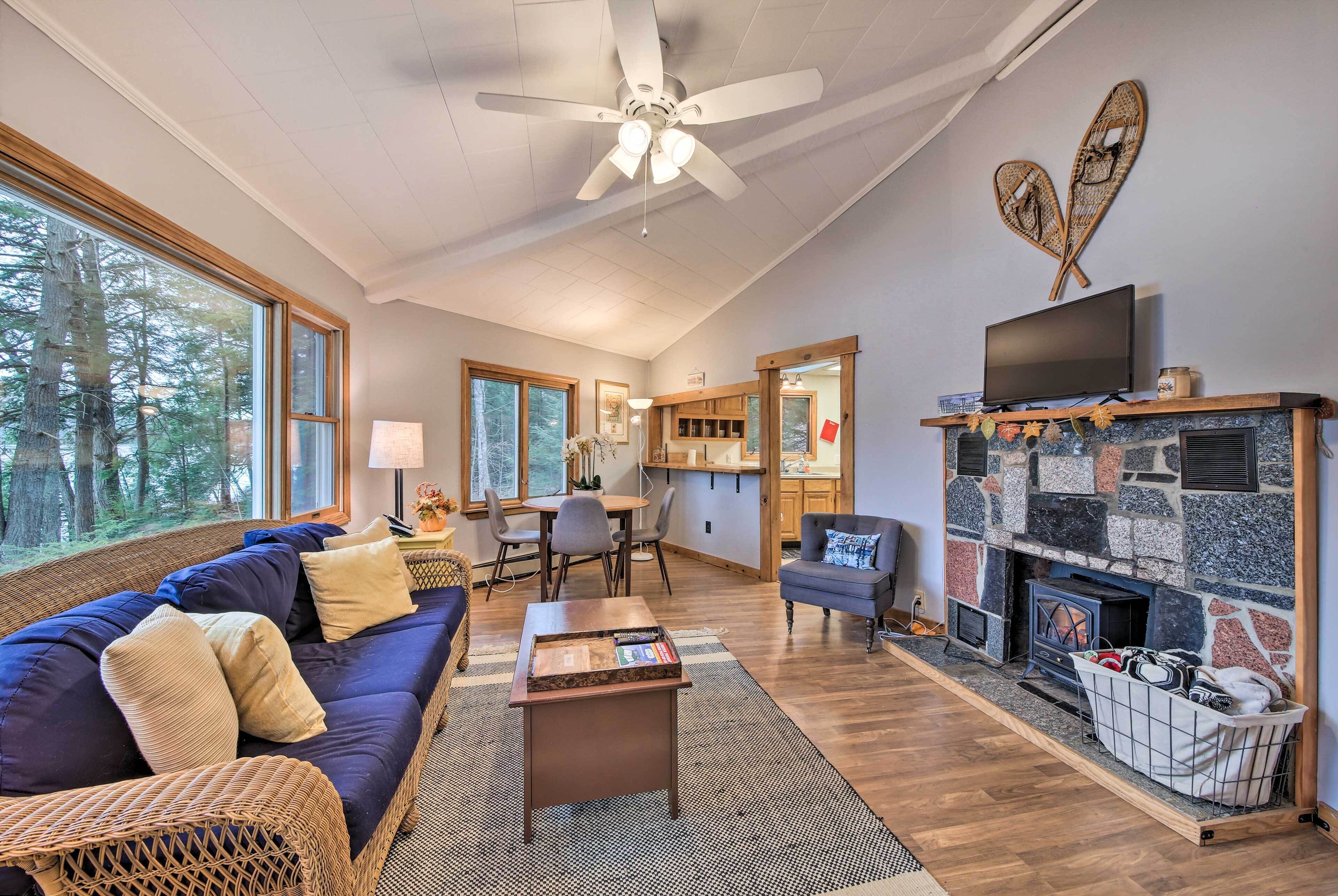 Lakefront Escape: Boat Dock, Grill, Fire Pit!