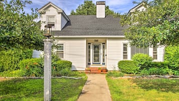 House (5 Bedrooms) | Exterior detail