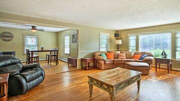 House (5 Bedrooms) | Interior