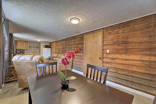 'lynn' Dog-friendly Abode w/ Mountain Views!