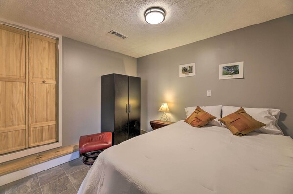 Apartment (1 Bedroom) | Interior - 'lynn' Dog-friendly Abode w/ Mountain Views! (Hagerhill)