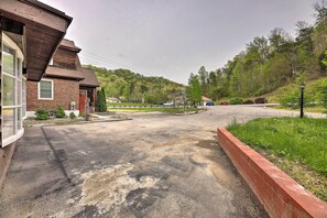 Apartment (1 Bedroom) | Interior - 'lynn' Dog-friendly Abode w/ Mountain Views! (Hagerhill)