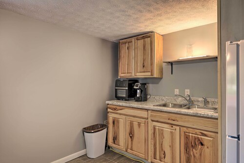 'lynn' Dog-friendly Abode w/ Mountain Views!