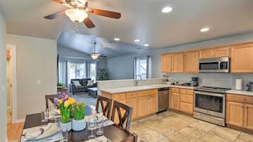House (3 Bedrooms) | Private kitchen | Microwave, oven, stovetop, dishwasher