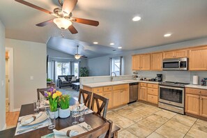 House (3 Bedrooms) | Private kitchen | Microwave, oven, stovetop, dishwasher - 'klamath Haven' Getaway 6 Mi to Downtown! (Klamath Falls)