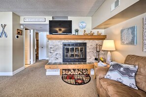 TV, fireplace