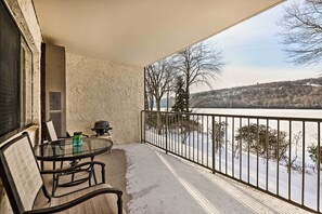 Outdoor dining - Poconos Condo w/ Pool - On Big Boulder Lake! (Lake Harmony)