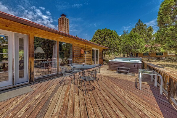 Interior - Rustic Alto Cabin w/ Hot Tub, Deck & Fireplace! (Alto)