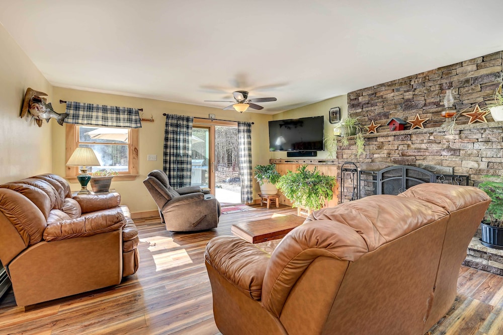 Catskills Getaway w/ Hot Tub on 45 Acres!