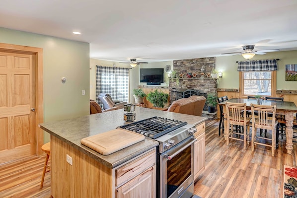 Maison (2 Bedrooms) | Cuisine privée | Four à micro-ondes, un four, surface de cuisson, lave-vaisselle