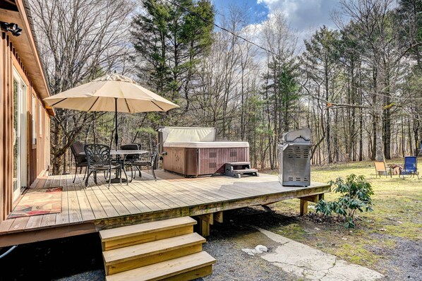A wooden deck with outdoor furniture, a hot tub, and a grill. - Catskills Getaway w/ Hot Tub on 45 Acres! (Hannacroix)