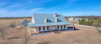 8 Mi to White Rock Lake: Spacious Krum Home
