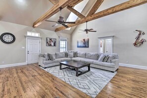 House (3 Bedrooms) | Interior