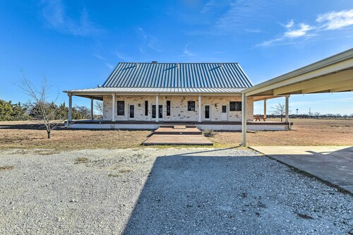 8 Mi to White Rock Lake: Spacious Krum Home