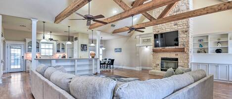 House (3 Bedrooms) | Interior