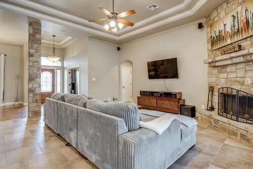 Countryside Retreat! Spacious Home in La Vernia