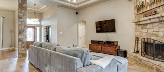 Countryside Retreat! Spacious Home in La Vernia