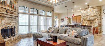 Countryside Retreat! Spacious Home in La Vernia