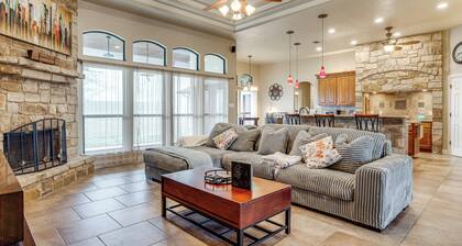 Countryside Retreat! Spacious Home in La Vernia