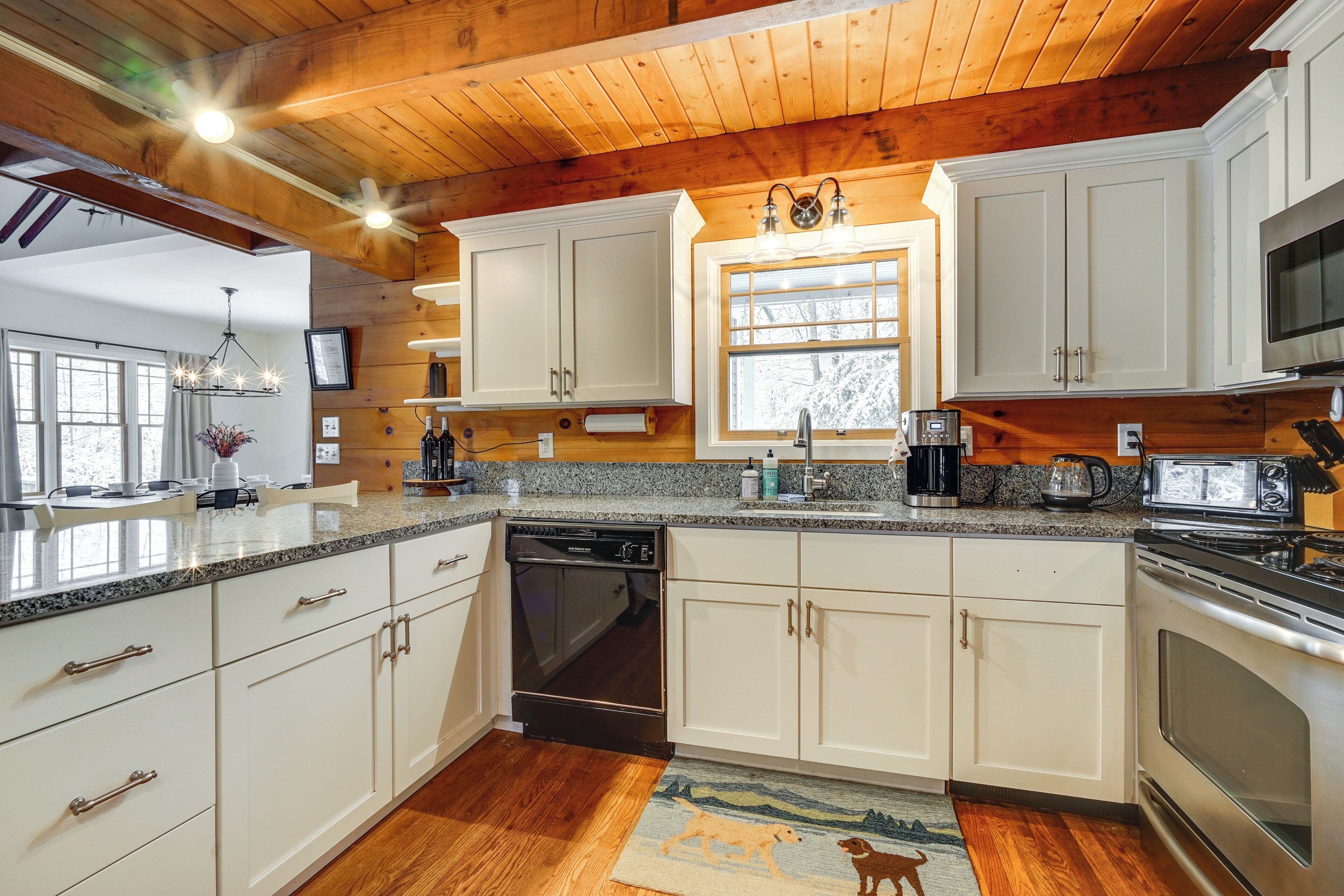 House (5 Bedrooms) | Interior