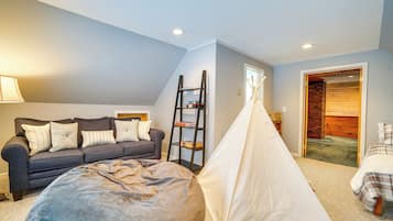 House (5 Bedrooms) | Interior