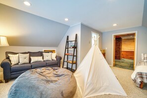 House (5 Bedrooms) | Interior