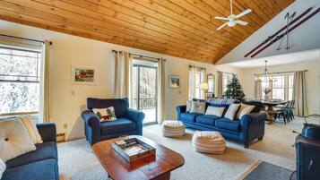 House (5 Bedrooms) | Interior