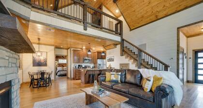 Serene Broken Bow Cabin w/ Hot Tub & Fire Pit!