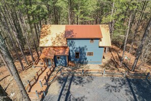 Interior - Serene Broken Bow Cabin w/ Hot Tub & Fire Pit! (Broken Bow)