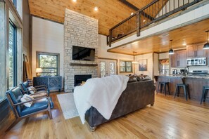 Interior - Serene Broken Bow Cabin w/ Hot Tub & Fire Pit! (Broken Bow)