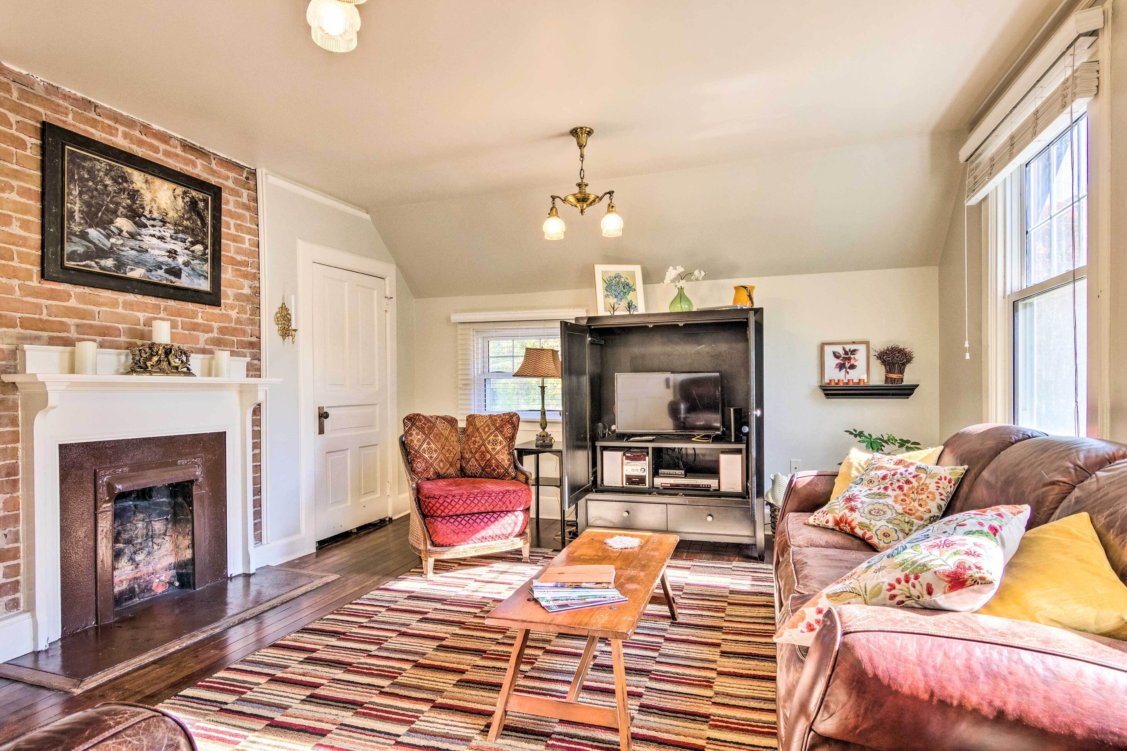 Lovely Asheville Apartment ~ 3 Mi to Dtwn!